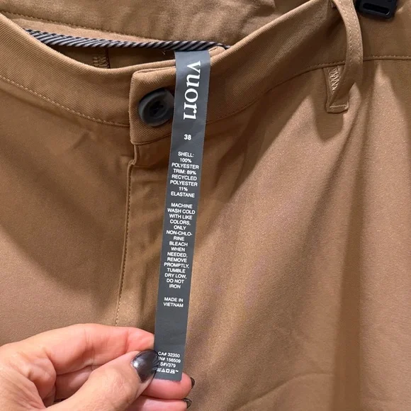 Vuori Men's Tan Shorts Size 38 NWOT - Picture 2 of 5